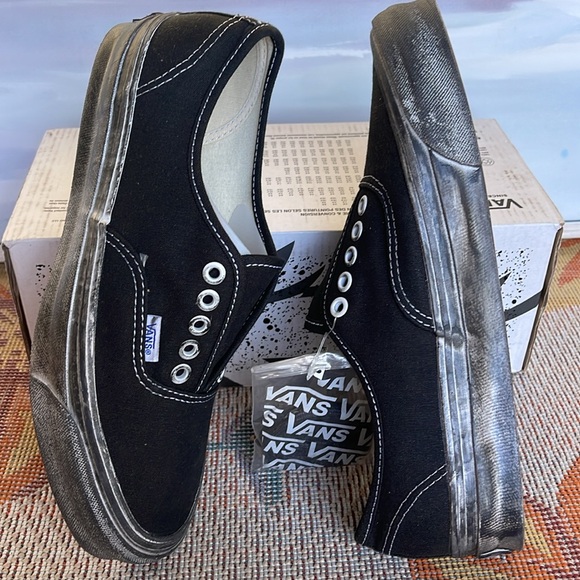 Vans WMNS 0g Authentic L
Stressed Black/White
VN0A5FBDBA2
Sneakers - Picture 12 of 16
